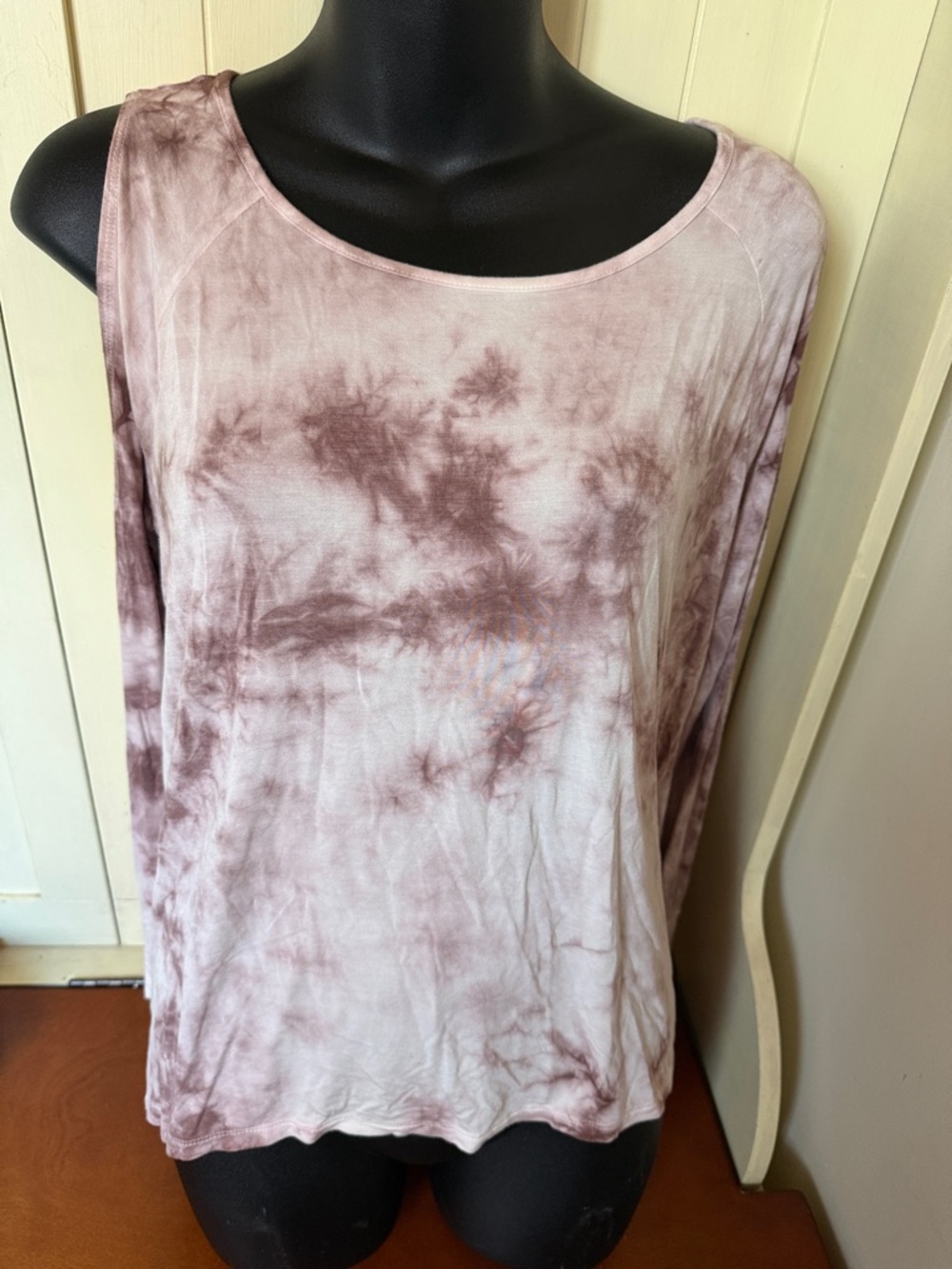 American Eagle Outfitters soft & sexy Tie-Dye top with open shoulders NWT